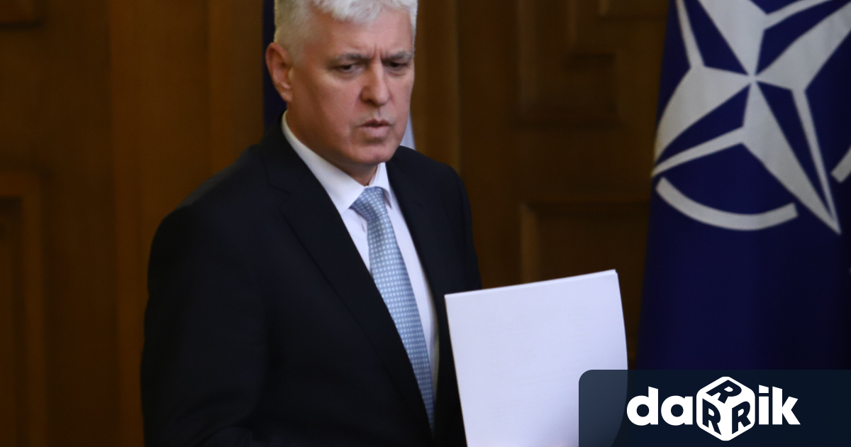 Служебният министър на отбраната Димитър Стоянов очаква президентът Румен Радев