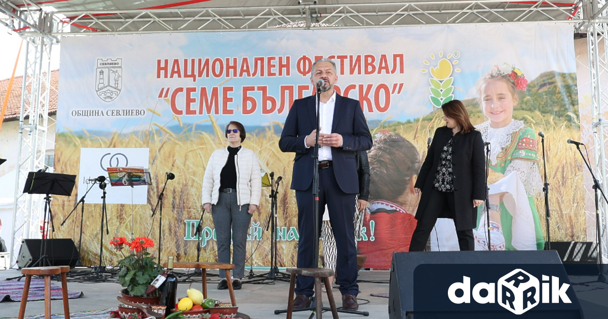 Българският национален трибагреник изрисуван от националната гордост на родното земеделие