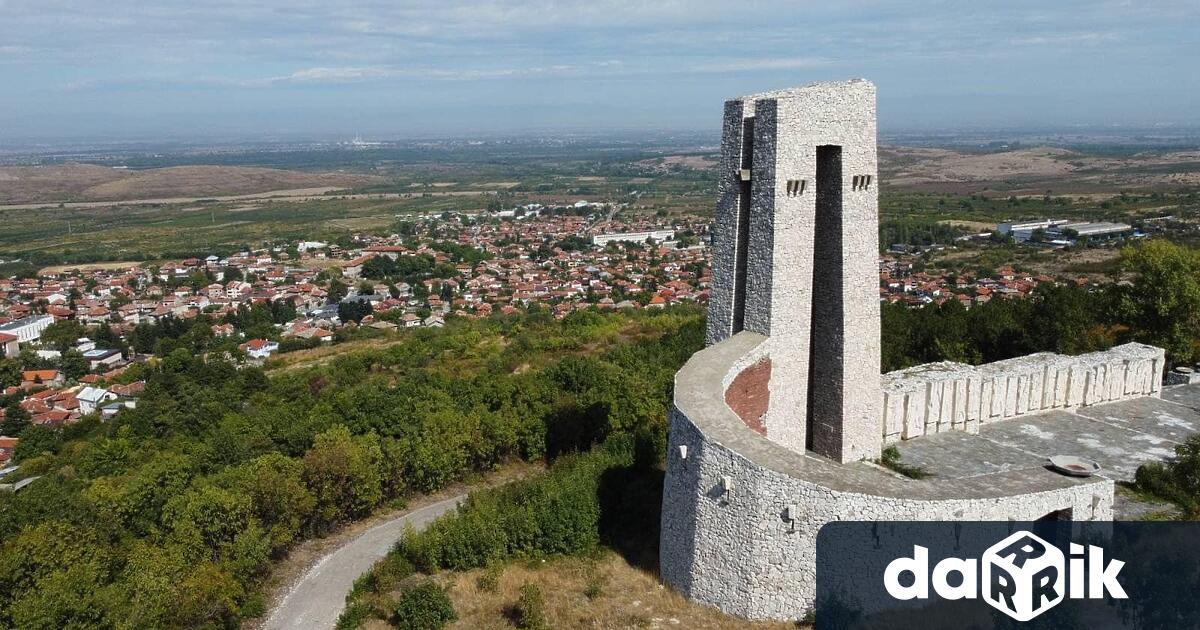 Община Перущица организира доброволческа инициатива за почистване на Паметника на
