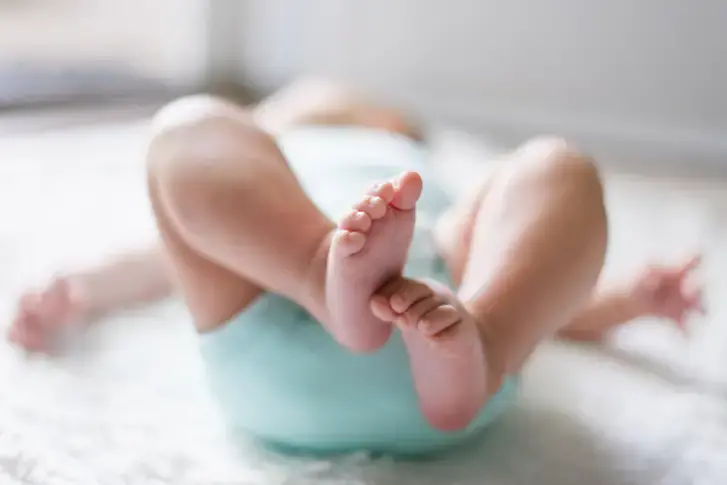 Трябва ли да се „тренират“ мускулите на бебетата и защо децата трябва да ходят боси?