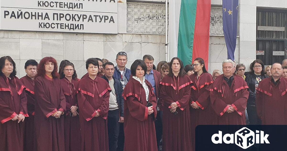 Прокурори от Окръжна прокуратура Кюстендил Районна прокуратура Кюстендил съдебни служители