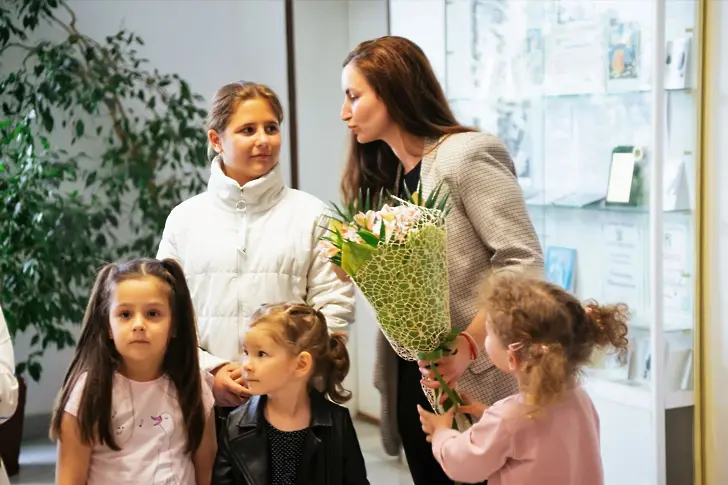 Детската школа по изобразително изкуство от Боденец гостува с художествена изложба в Община Мездра