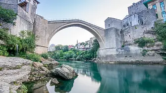 Босна и Херцеговина на кръстопътя между Запада и Изтока  