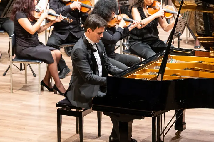 Симфониета-Враца кани своите почитатели на концерт с романтична музика за пиано и оркестър
