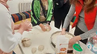Ученици замесиха обредни хлябове за Гергьовден