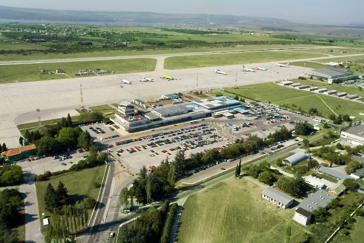 Летище Варна на 75 години (СНИМКИ)