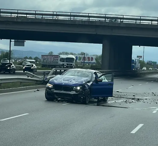 Верижна катастрофа блокира „Ботевградско шосе“ в София
