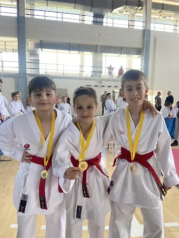 15 златни медала спечели Шотокан Карате Клуб Мак Доналд от турнир в Сърбия