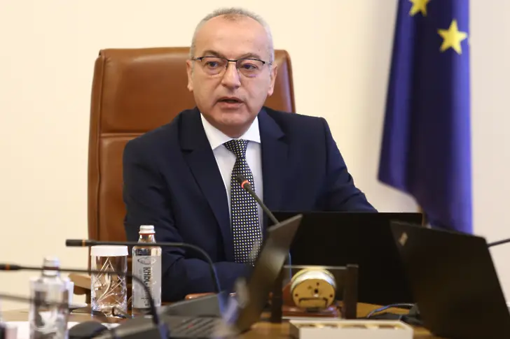 Гълъб Донев, вицепремиерите и министрите му ще отговарят на депутатски въпроси