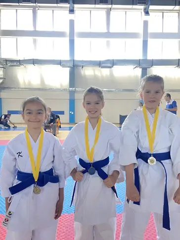 15 златни медала спечели Шотокан Карате Клуб Мак Доналд от турнир в Сърбия