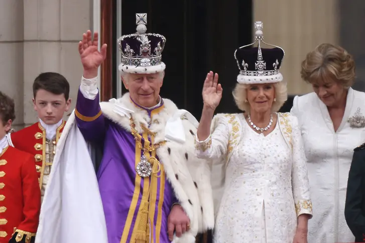 Крал Чарлз III и кралица Камила на балкона на Бъкингамския дворец