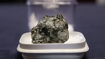 Метеорит проби покрива на къща в САЩ
