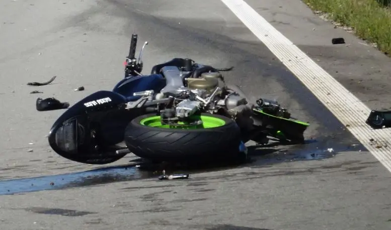Мотоциклетист с опасност за живота след катастрофа край Варна