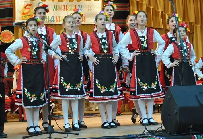 Детски конкурс за носия „Аз съм българче“ в Хасково