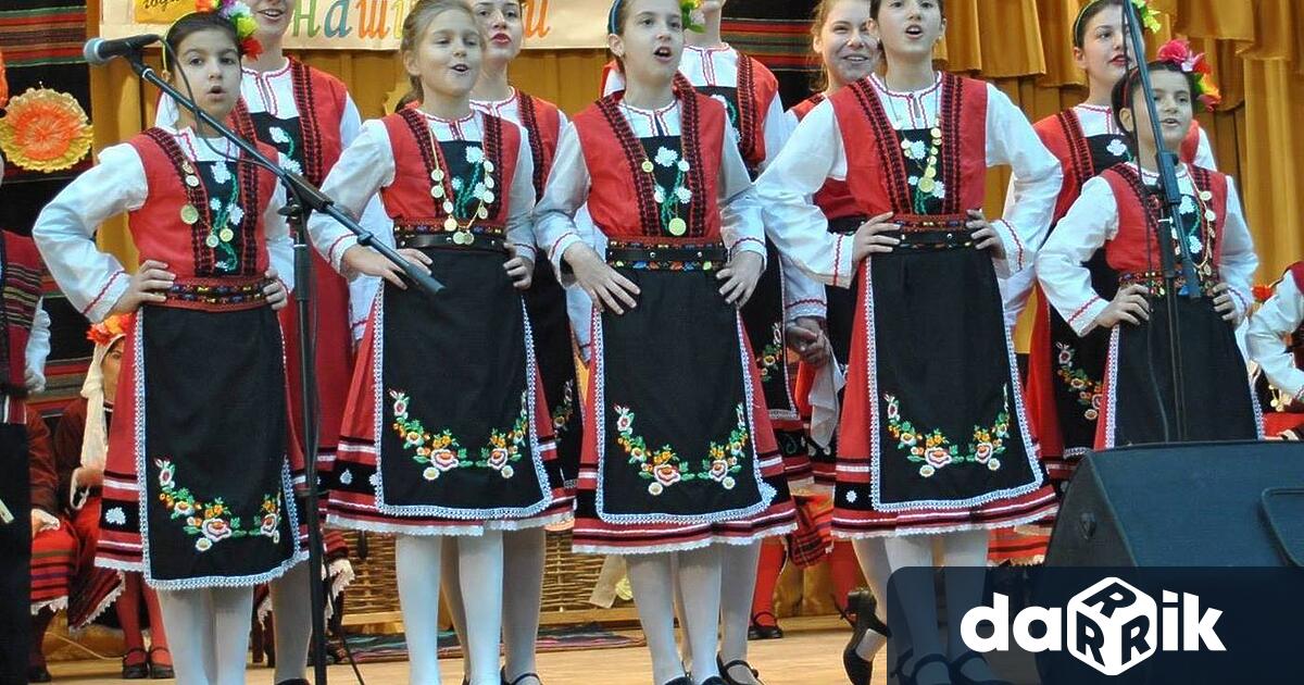 Фотосесия конкурс за деца за най гиздава българска народна носия Аз съм