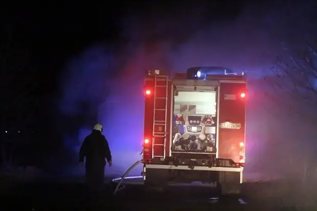 Кола избухна в пламъци след катастрофа, 20-годишен мъж от Карнобат загина