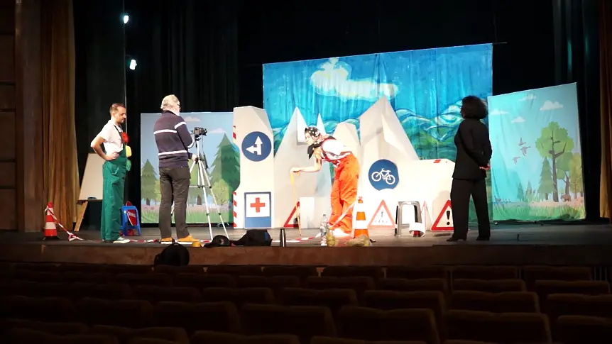 Стопчо и Светофарчо на сцената на ОбДТ „Невена Коканова“