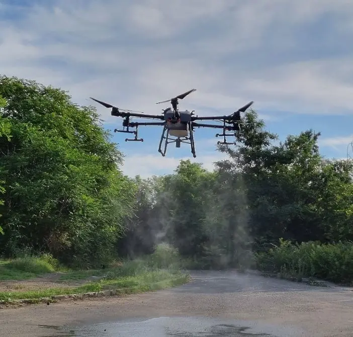 С дрон унищожават комарите в Бургас 