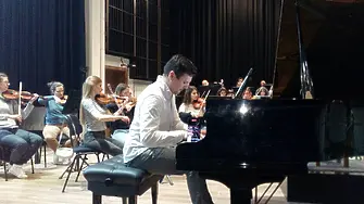 Прокофиев и Дворжак на врачанска сцена с блестящия пианист Симеон Гошев и Симфониета Враца