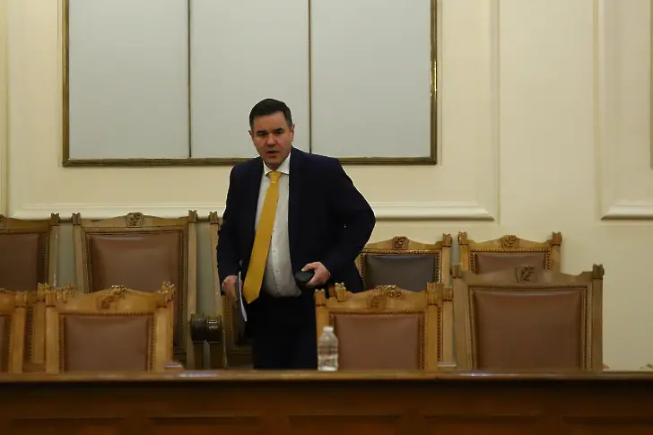 Народното събрание ще изслуша Никола Стоянов