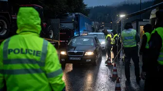 37 ранени при катастрофа между автобус и тир в Словакия (снимки) 