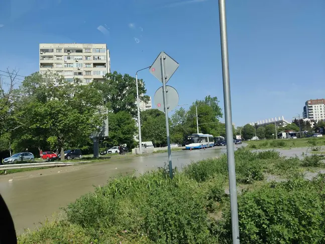 Нов потоп на варненския булевард „Левски“ (СНИМКИ и ВИДЕО)