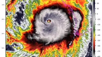 Циклонът “Мока“ прерасна в ураган от най-висока степен (видео и снимки)