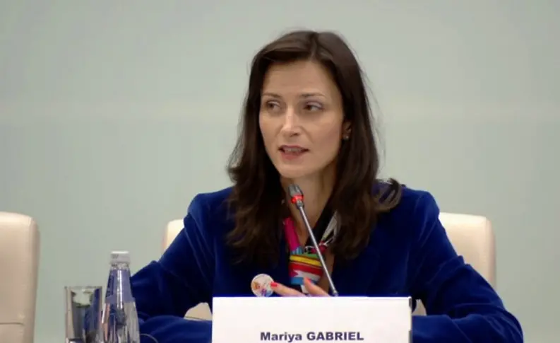 Алфа Рисърч: Повече от половината българи смятат, че партиите трябва да подкрепят Мария Габриел за премиер