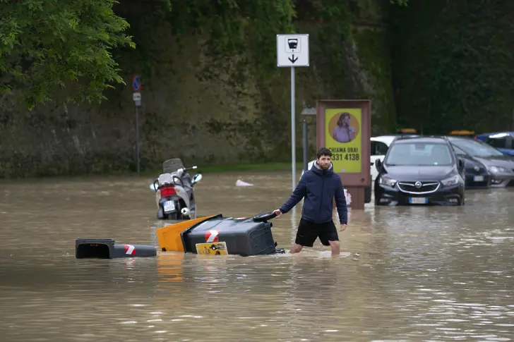 “Никога не съм виждала подобно нещо“. Тежки наводнения в Италия взеха 13 жертви
