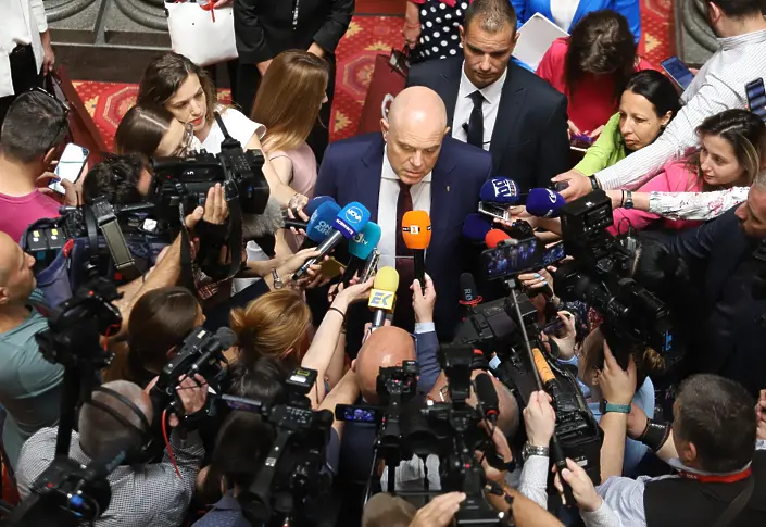 От „радост“ до „позор“: Изигра ли политиката Гешев, който се опитваше да играе на политика?
