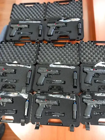       10 служители на ОД МВР  Враца  получиха  днес  нови пистолети