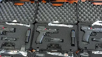       10 служители на ОД МВР  Враца  получиха  днес  нови пистолети