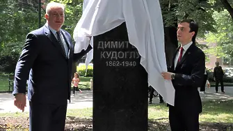 В празничния 24 май откриха възстановения бюст-паметник на Благодетеля на Пловдив - Димитър Кудоглу 