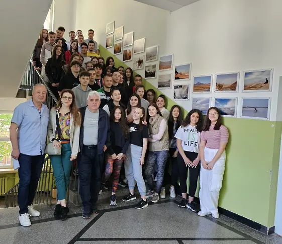 В СУ Иван Вазов подредиха фотоизложбата Пътешественик е сърцето ми на проф. д-р Георги Байчев