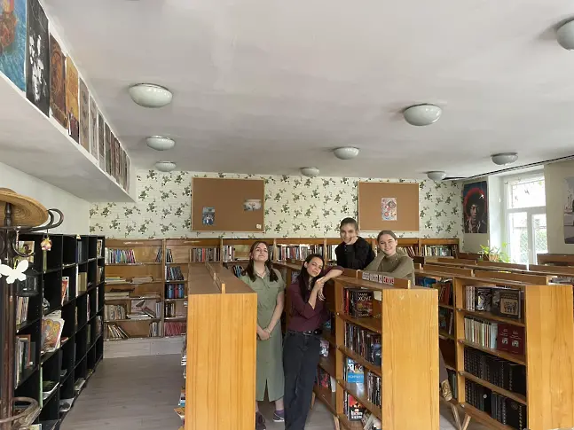  Коя библиотека се управлява само от ученици
