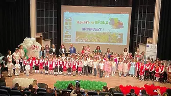 Стотици възпитаници на детските градини във Враца взеха участие в традиционния празник “Децата на Враца празнуват”.