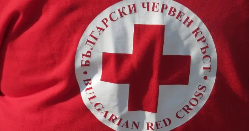 Благотворителна кампания на БЧК Сливен подпомогна 32 абитуриенти, останали без родители
