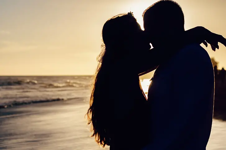 Проучване: Романтичните целувки са поне на 4500 години