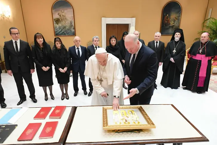 Папа Франциск: Поздравявам Ви за това, че, въпреки че сте толкова различни, сте заедно в името на Вашата страна България