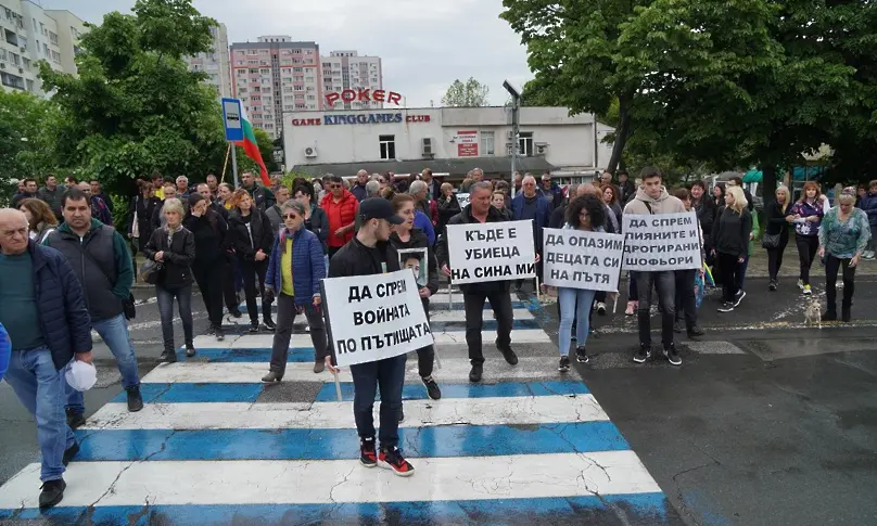 Протестът срещу войната по пътищата затвори централен булевард в Хасково