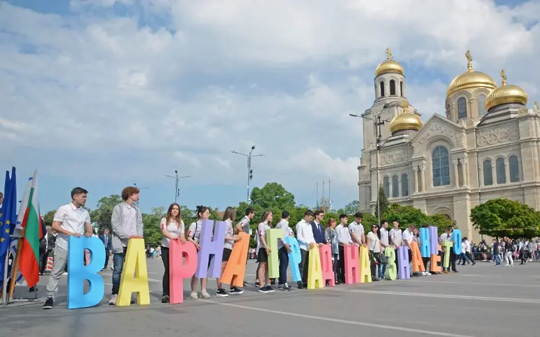 Многохилядно шествие за 24 май във Варна (СНИМКИ)
