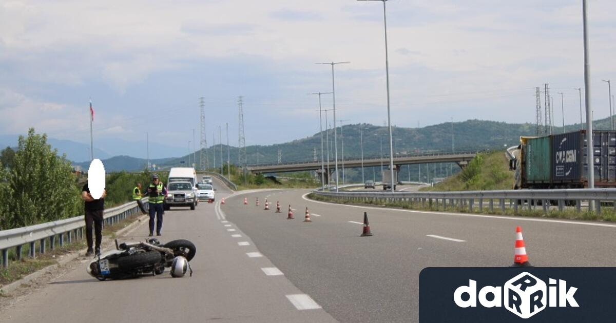 59 годишен мотоциклетист загина след като се блъсна в товарен автомобилкрай