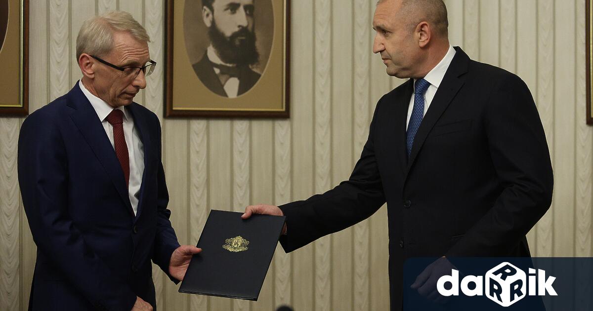 Президентът Румен Радев връчи втория мандат за кабинет на Продължаваме