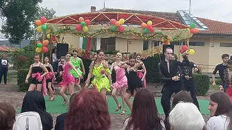 С много песни, танци и настроение отбелязаха празника на село Победа