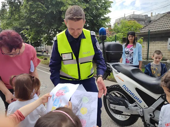 Пътни полицаи гостуваха в Детска градина 
