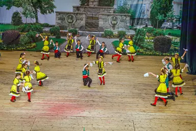 Осем държави изпратиха танцови формации за фестивала „Приятелство без граници“ в Сливен