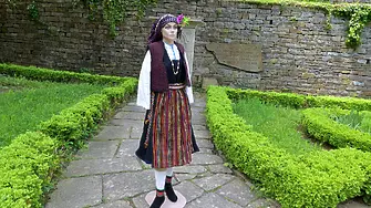 Зимна женска носия от село Дъбене бе дарена на музей „Етър“