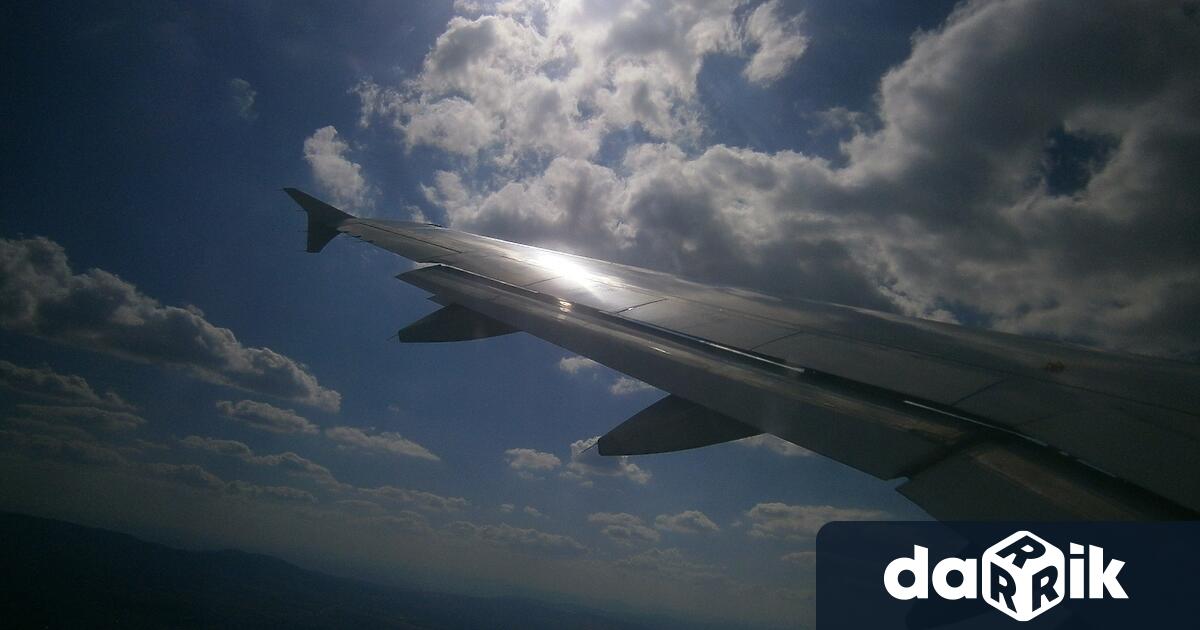 30 годишният мъж отворил вратата на самолета когато той все