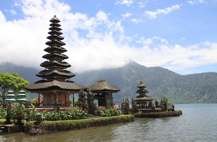Индонезия започва да издава „златни визи“ за туристи