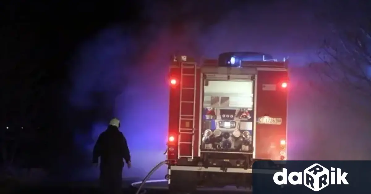 Двама мъже са пострадали при пожар в къща в Пловдив